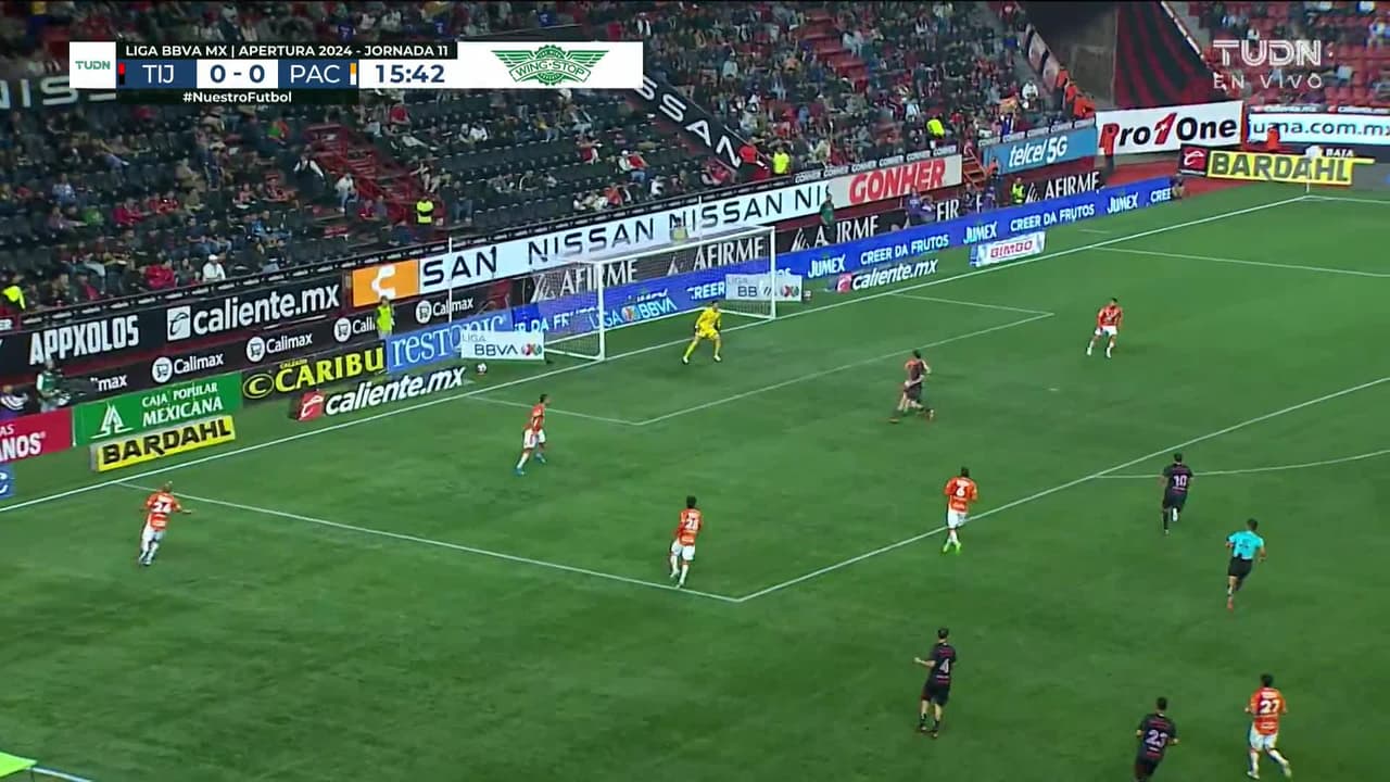 ¡TIRO ATAJADO! disparo por Nicolás Díaz.