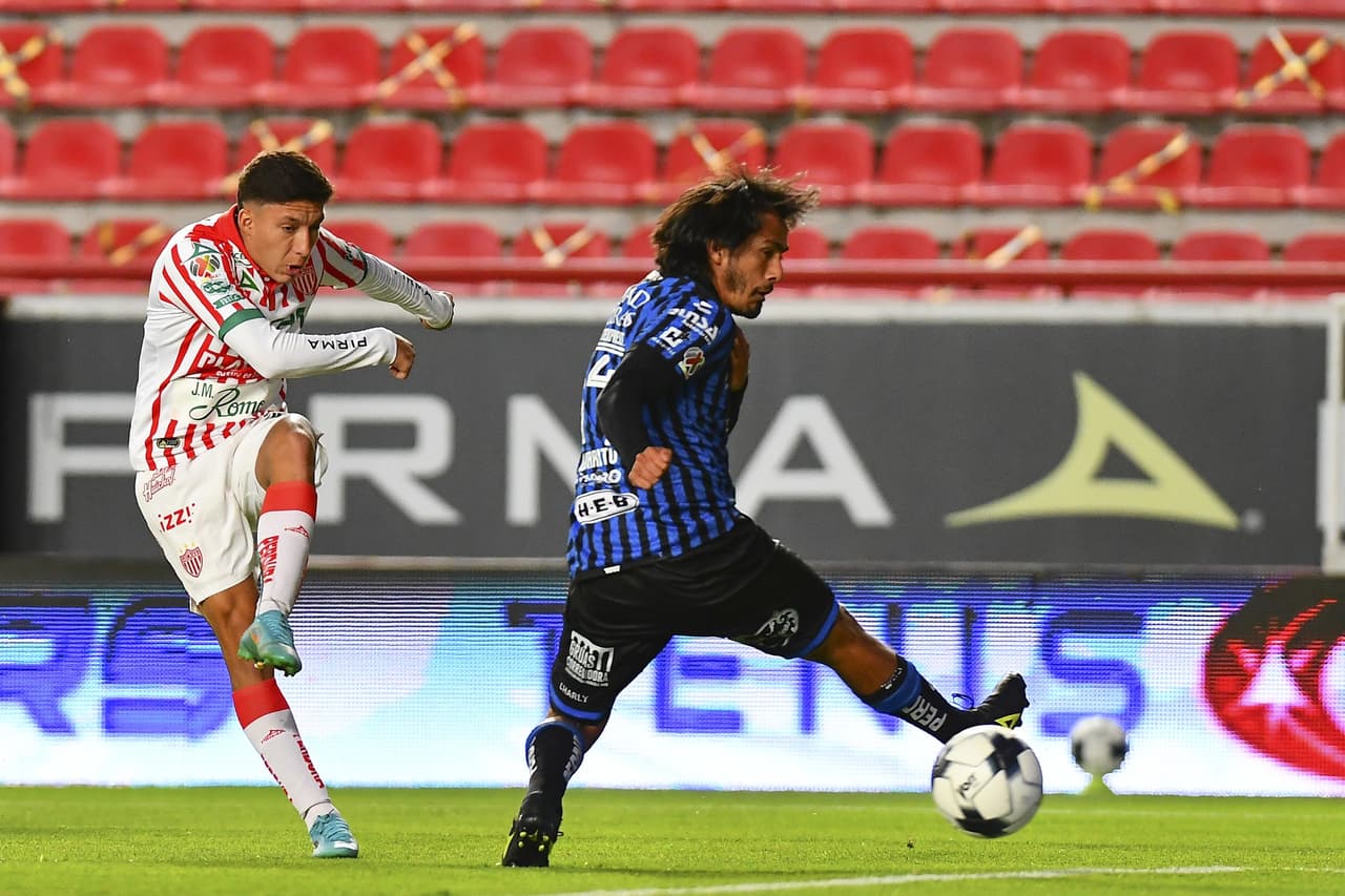 Con un solitario gol de Heriberto Jurado, Necaxa volvió a la senda de la victoria al vencer a Gallos Blancos en un partido con muchos tintes de llamados por la paz tras los acontecimientos violentos en Querétaro.