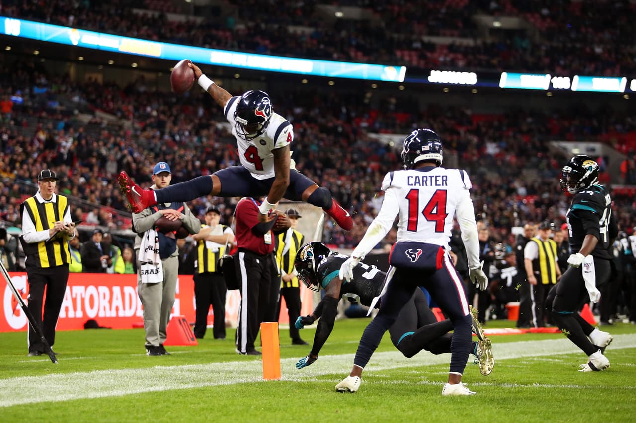 Deshaun Watson encabezó el ataque de los Texans para lograr la victoria en Londrres ante los Jaguars.