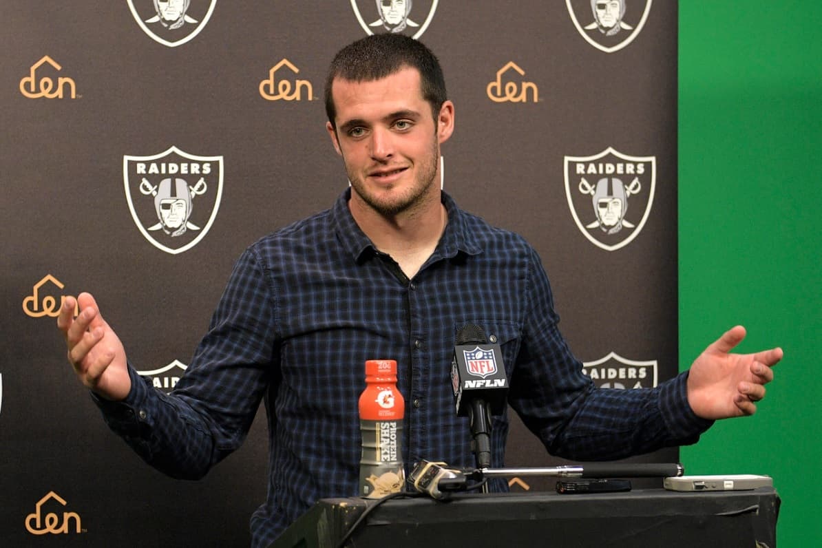 Derek Carr, QB Oakland Raiders, que derrotaron a los Jacksonville Jaguars 33-16.
