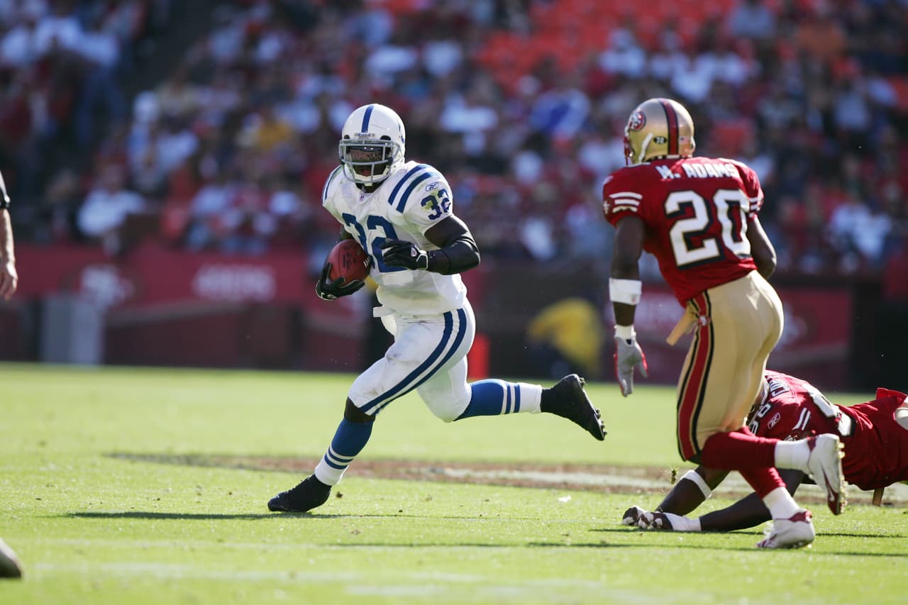 Edgerrin James: corredor de Colts, Cardinals y Seahawks. Elegido en 4 veces al Pro Bowl, 2 veces fue ‘All Pro’ y, al igual que Polamalu, está en el equipo de la década del 2000. Lo único que le faltó a James fue ganar un Super Bowl.