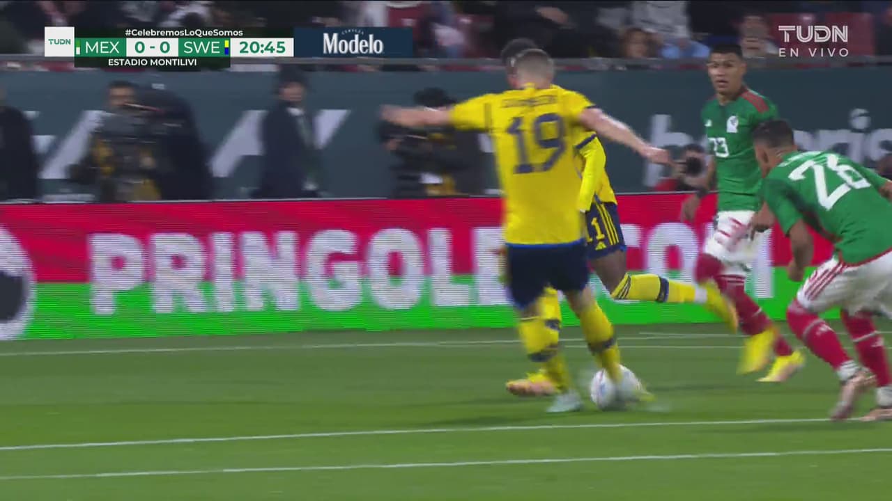 ¡Ochoa se quedó parado! Susto para el Tri en disparo de Svanberg