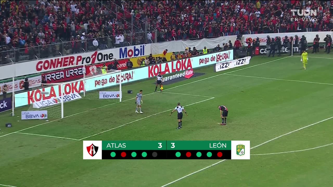 ¡GOL!  anota para Atlas. Julio Furch