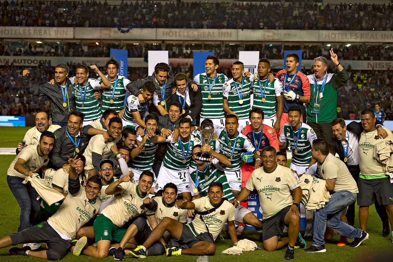 <b>Santos representó un reto</b>
<br>Su tercer club fue vestir la camiseta de los laguneros donde se proclamó campeón en la campaña del Clausura 2015, justo en su primer torneo con los albiverdes.
