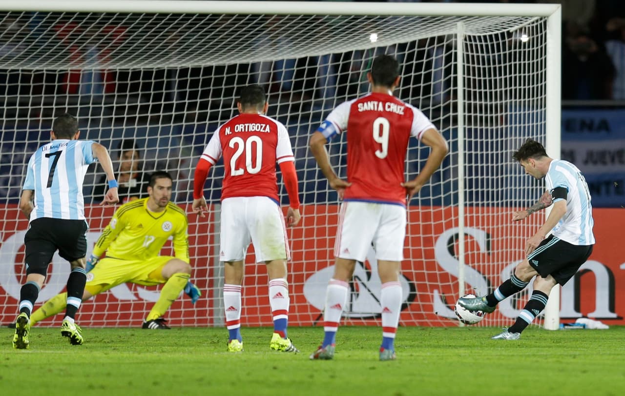 Con un disparo colocado dejó sin oportunidad al portero paraguayo.