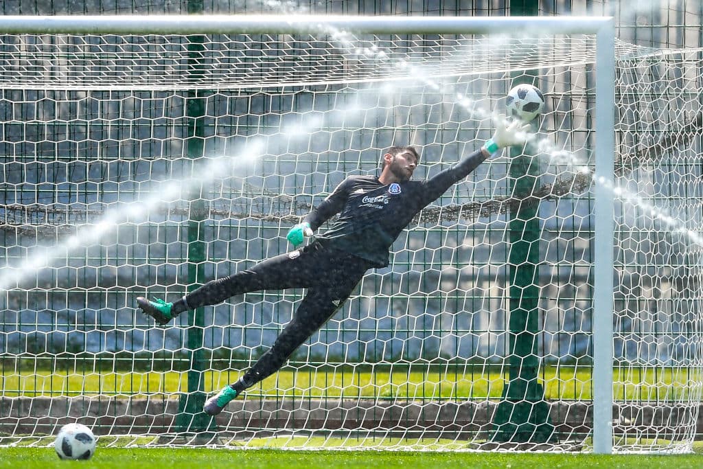 Incluso, a pesar de la buena actuación de Guillermo Ochoa, los arqueros se prepararon ante la posibilidad de ser tenidos en cuenta.