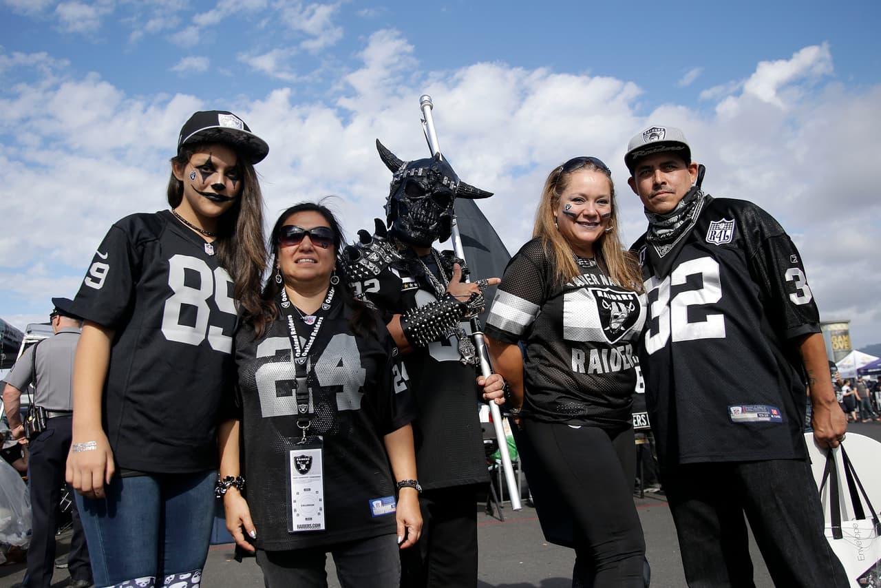 Pasión, locuras y disfraces, los fans de la NFL en la Semana 8.