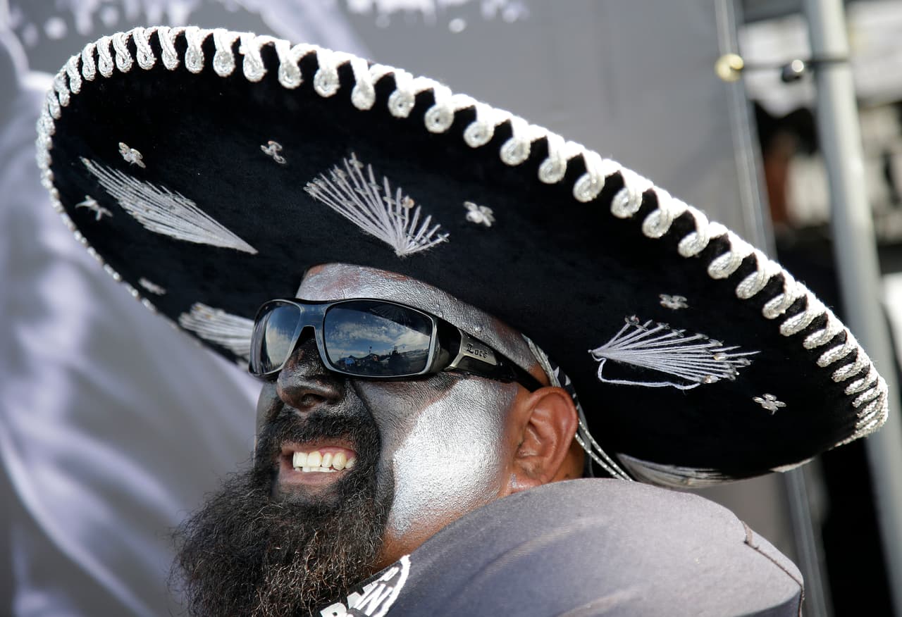 Pasión, locuras y disfraces, los fans de la NFL en la Semana 8.