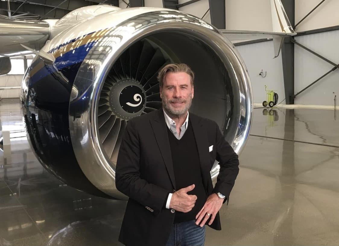 Corey Large se encargó de escribir el guion y también aparecerá en la cinta como un cazarrecompensas.
<br>