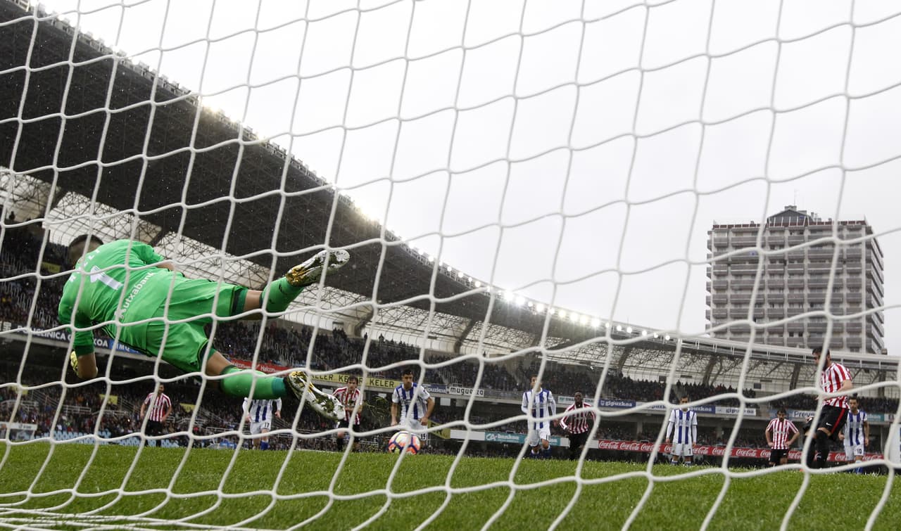 El primer gol del partido lo convirtió el experimentado Raúl García al minuto 28 desde el punto penal.