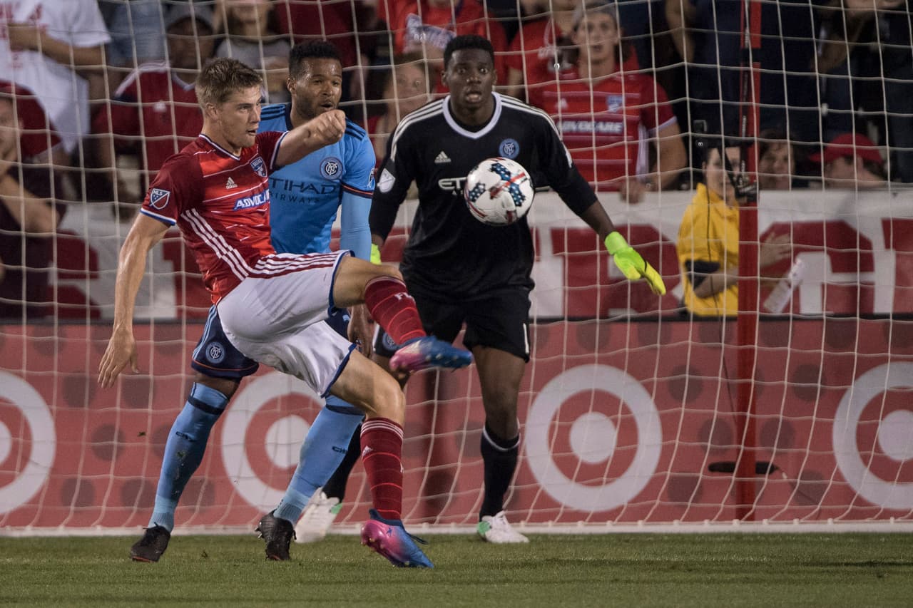 New York City FC rescató un empate en casa del invicto FC Dallas gracias a un par de atajadas de enorme dificultad por parte del arquero Sean Johnson ante disparos de Maxi Urruti y Christian Colman.