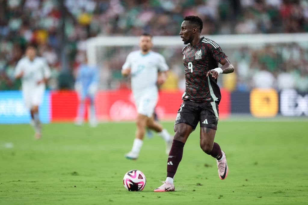 Julián Quiñones, que milita en el Al-Qadisiyah del futbol árabe, tampoco está disponible por una lesión
<b> </b>que lo tendrá alejado de las cancha por unas tres semanas.