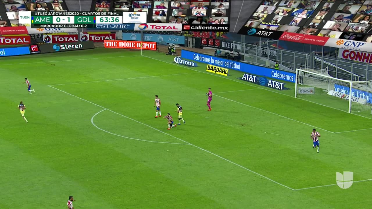 ¡TIRO ATAJADO! disparo por Henry Martín.