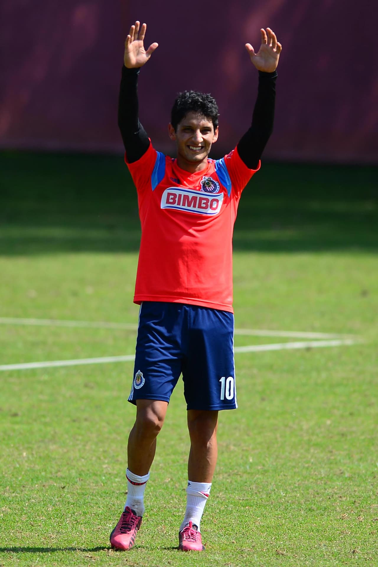 El 17 de junio de 2013, en el Draft, el dueño del Veracruz, Fidel Kuri Grajales, le vendió a Ángel Reyna al dueño del Guadalajara, Jorge Vergara, por más de cinco millones de dólares.