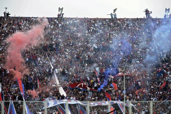 Aficionado de San Lorenzo muere tras caer de una tribuna