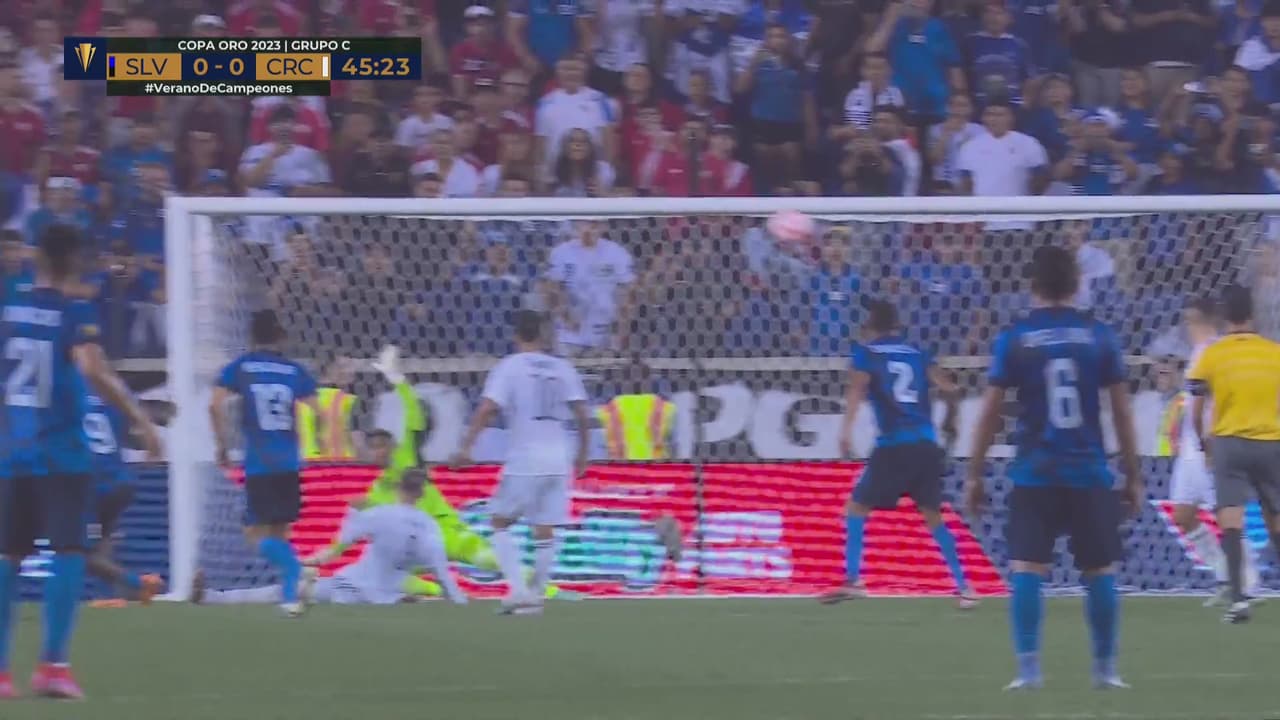 ¡Se salva Costa Rica! El travesaño evita que llegue el primero