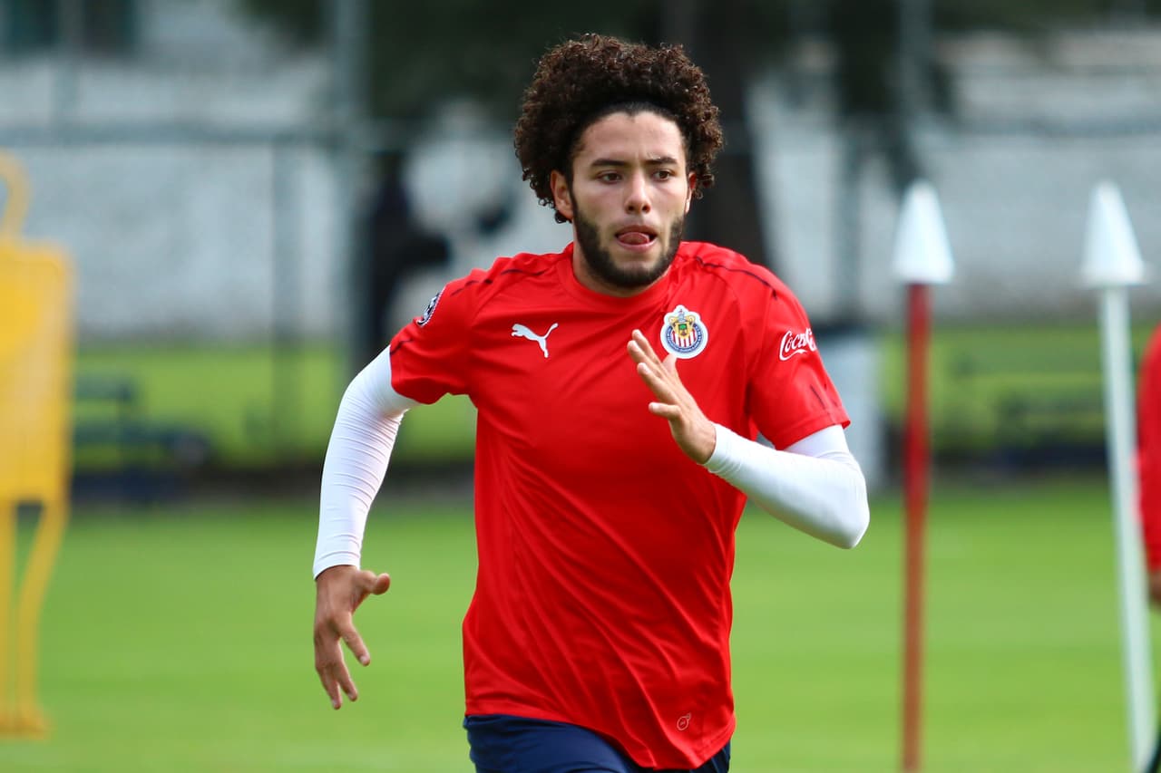 Chivas de Guadalajara se prepara con intensidad para no perderle el paso a la Liga MX, en donde todavía sigue lejos de los resultados esperados.