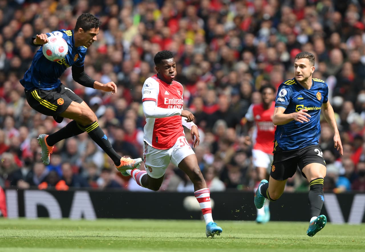 Arsenal venció 3-1 al Manchester United con goles de Nuno Tavares, Bukayo Saka y Granit Xhaka; Cristiano Ronaldo descontó en la Jornada 34.