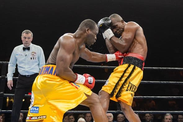 Bika le faltó a lrespeto al campeón en el décimo rollo, pero para el undécimo asalto, Stevenson regresó las cosas a la normalidad.