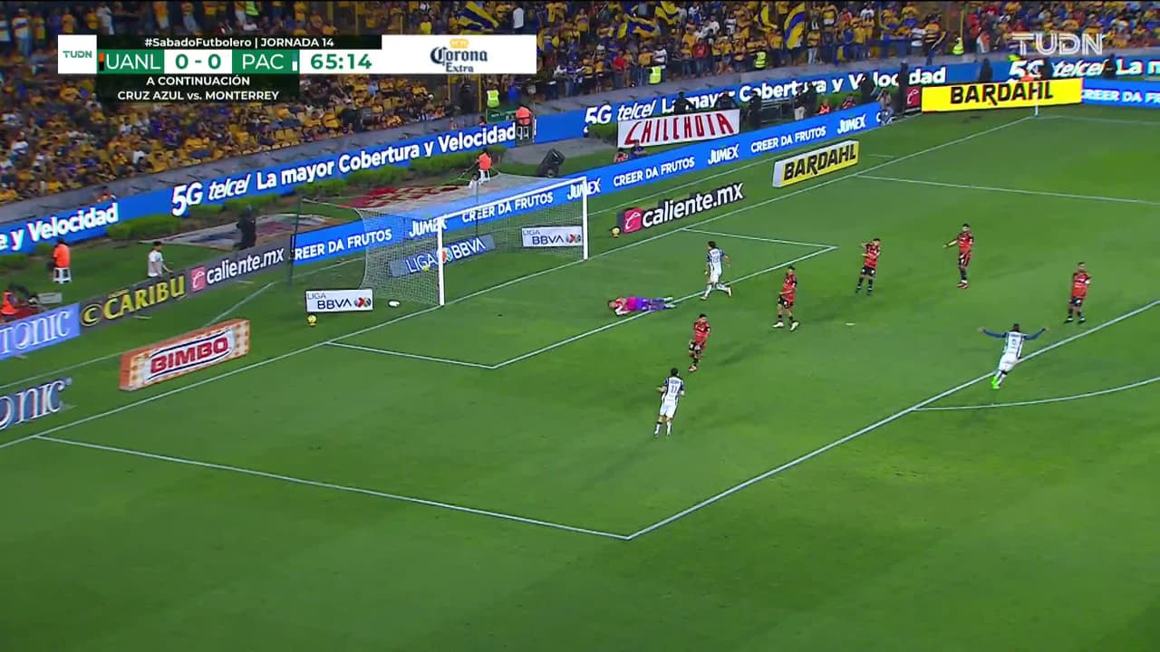 ¡GOOOL! Salomón Rondón anota para Pachuca.