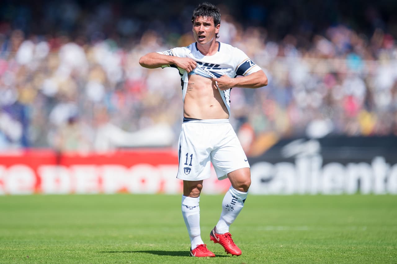 Entre tanto, por los Pumas Matías Alustiza también falló una muy clara.