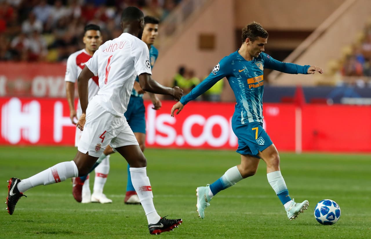 Basándose en la peligrosidad de Griezmann el Atlético empezaba a remar contra la corriente y a generar ocasiones de peligro para no dejar que creciera la confianza del Mónaco.