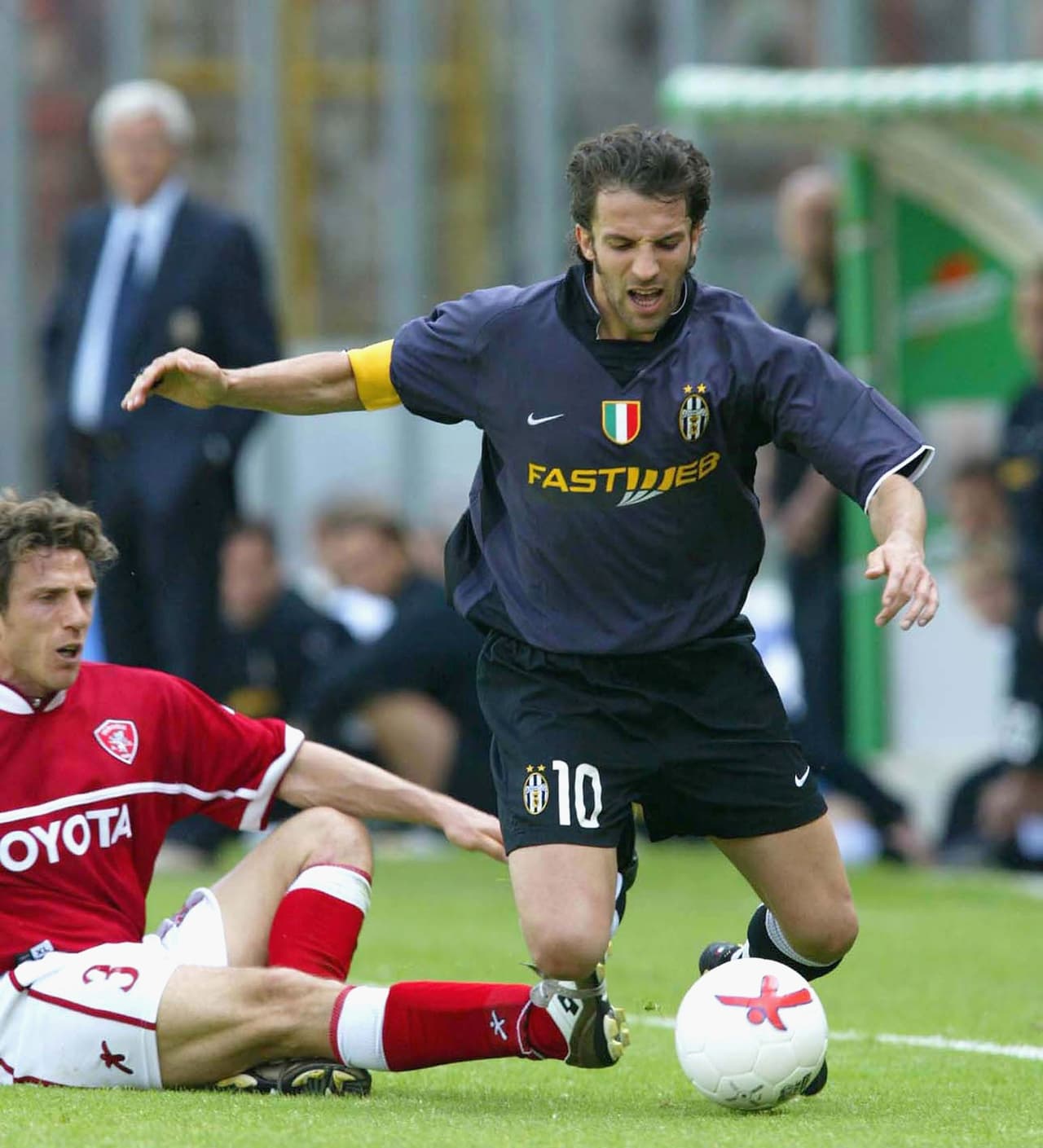 Tras quedar campeón de la Serie A, regresó al Piacenza y en el 2005 se retiró con el Perugia.