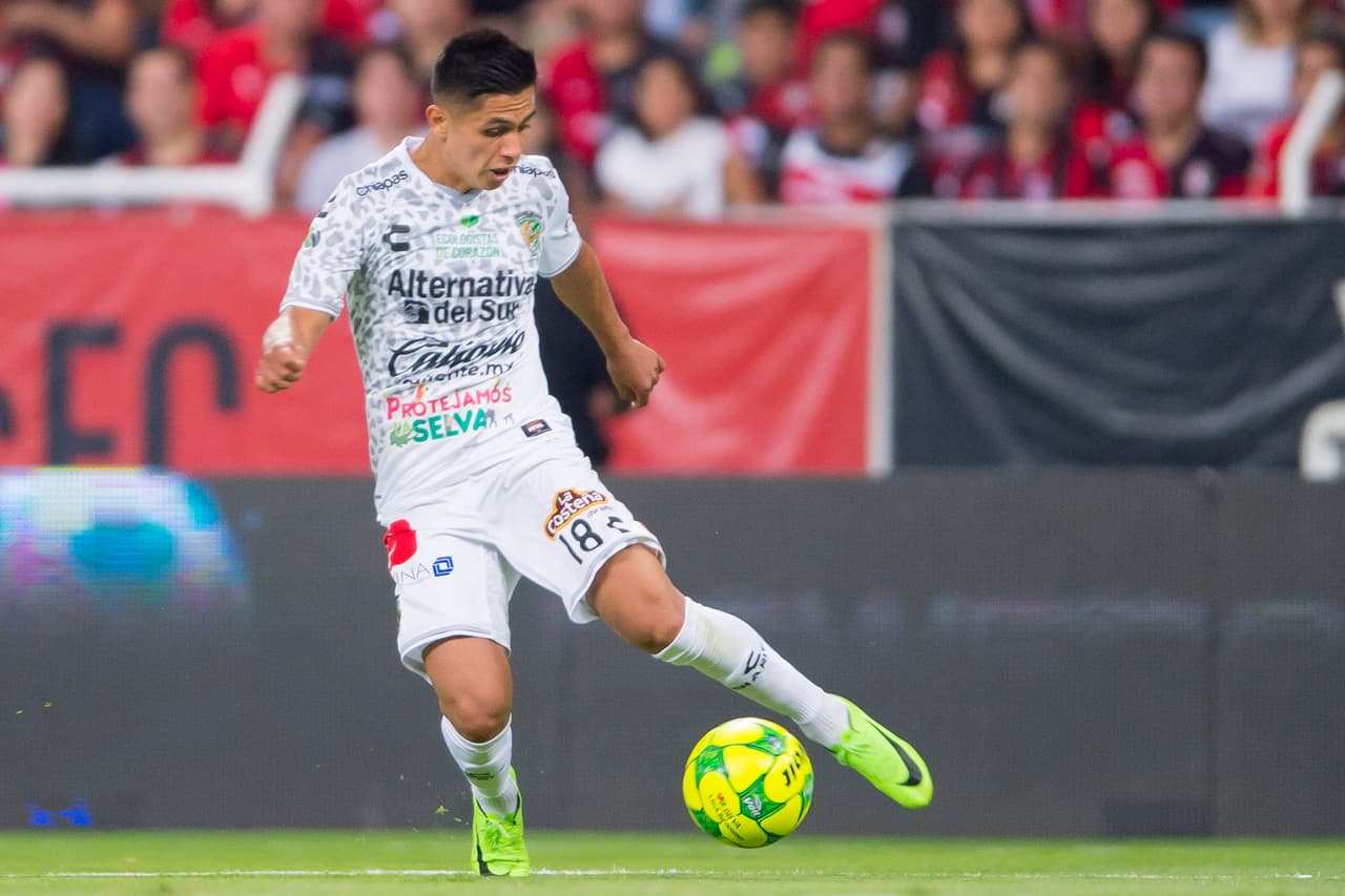 Al Club León podría llegar, de acuerdo a los rumores, Dieter Villalpando. Sería un nuevo cambio para el joven mediocampista que con el descendido Chiapas había encontrado regularidad.