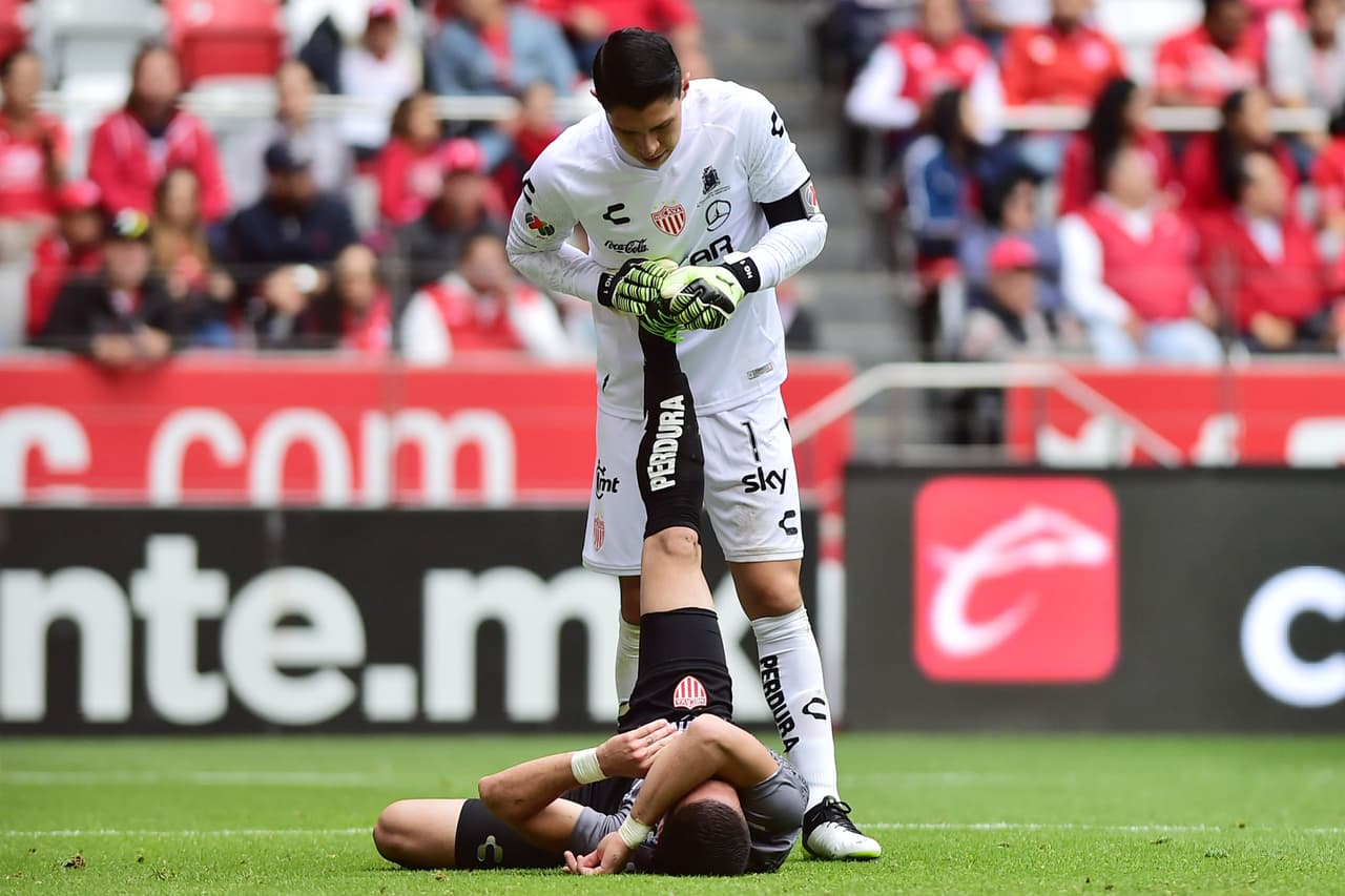 En un partido de volteretas, el Necaxa derrota a domicilio al Toluca 2-3 en un juego entretenido con gol de penal de Mauro Quiroga en el tiempo agregado.