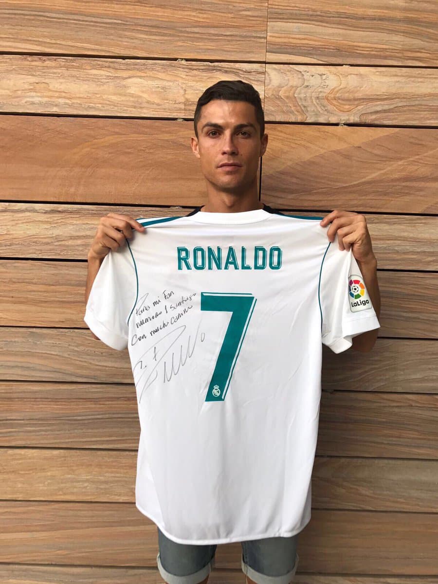 'CR7' muestra su lado más humano y responde al llamado de familiares del pequeño Santiago
