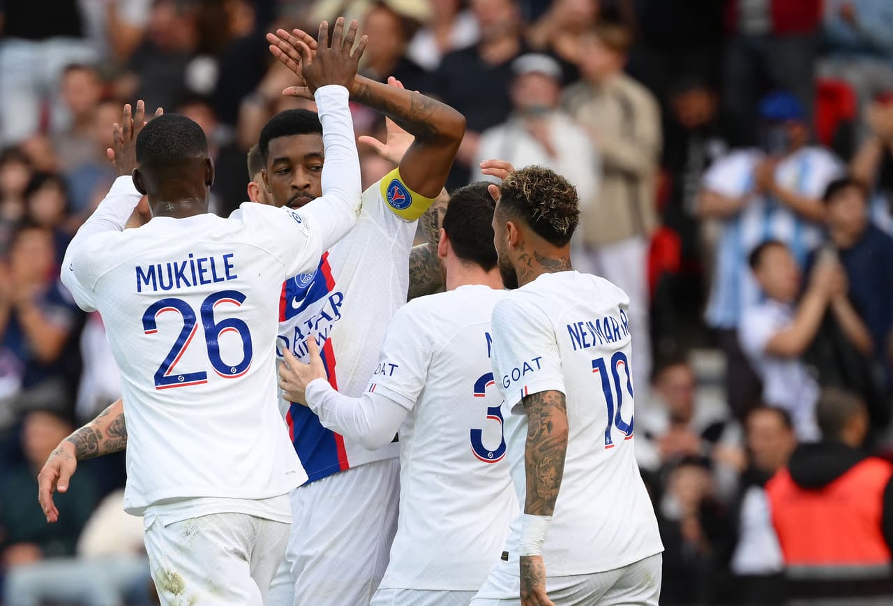 PSG remontó para vencer 4-3 al Troyes con goles de Carlos Soler, Lionel Messi, Neymar y Kylian Mbappé en la Jornada 13 de la Ligue 1.