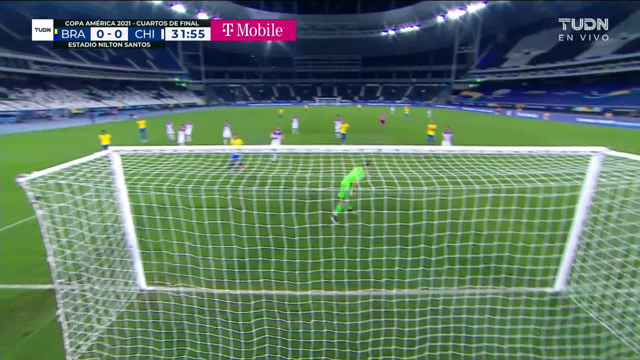 ¡TIRO ATAJADO! disparo por Francisco Sierralta.