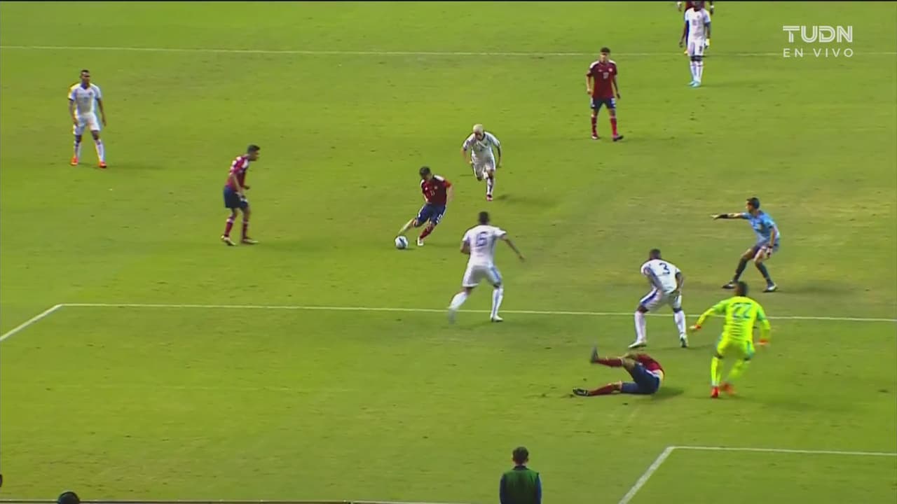 Gran jugada de Costa Rica y Suárez no puede bañar al portero panameño