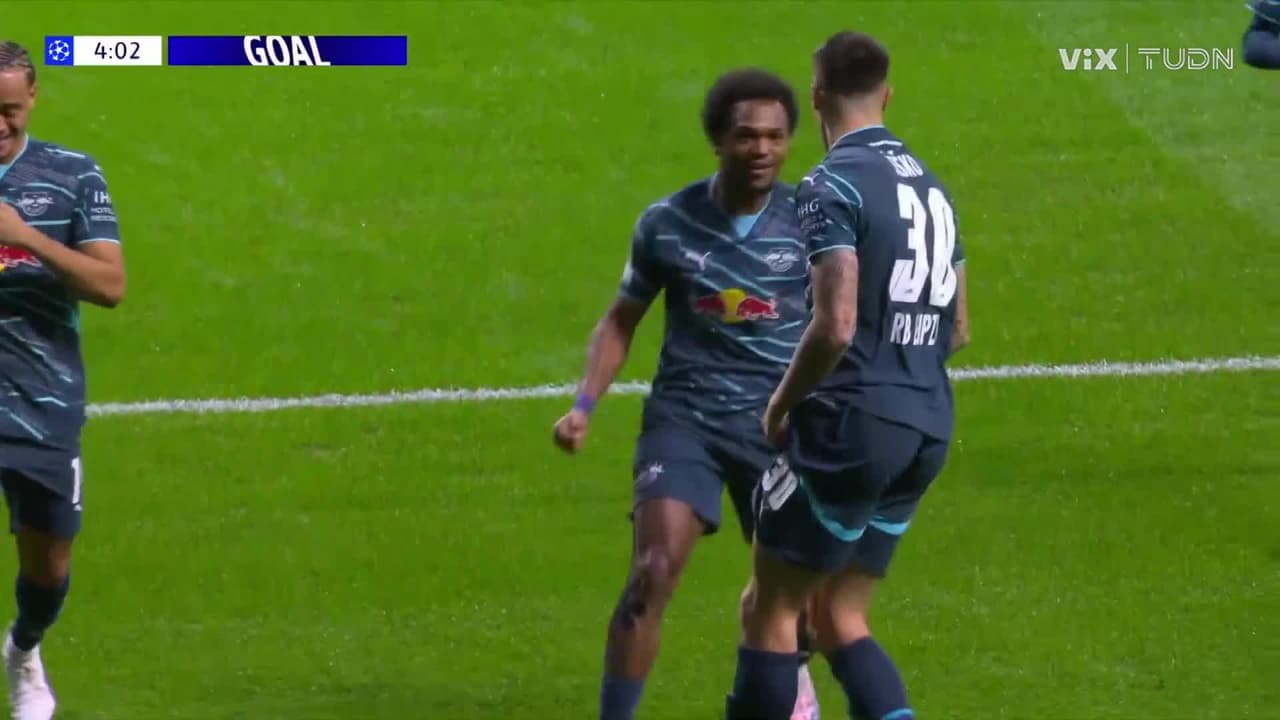 ¡Gol de Leipzig! Benjamin Šeško anota en contrarremate y pone el primero de cabeza