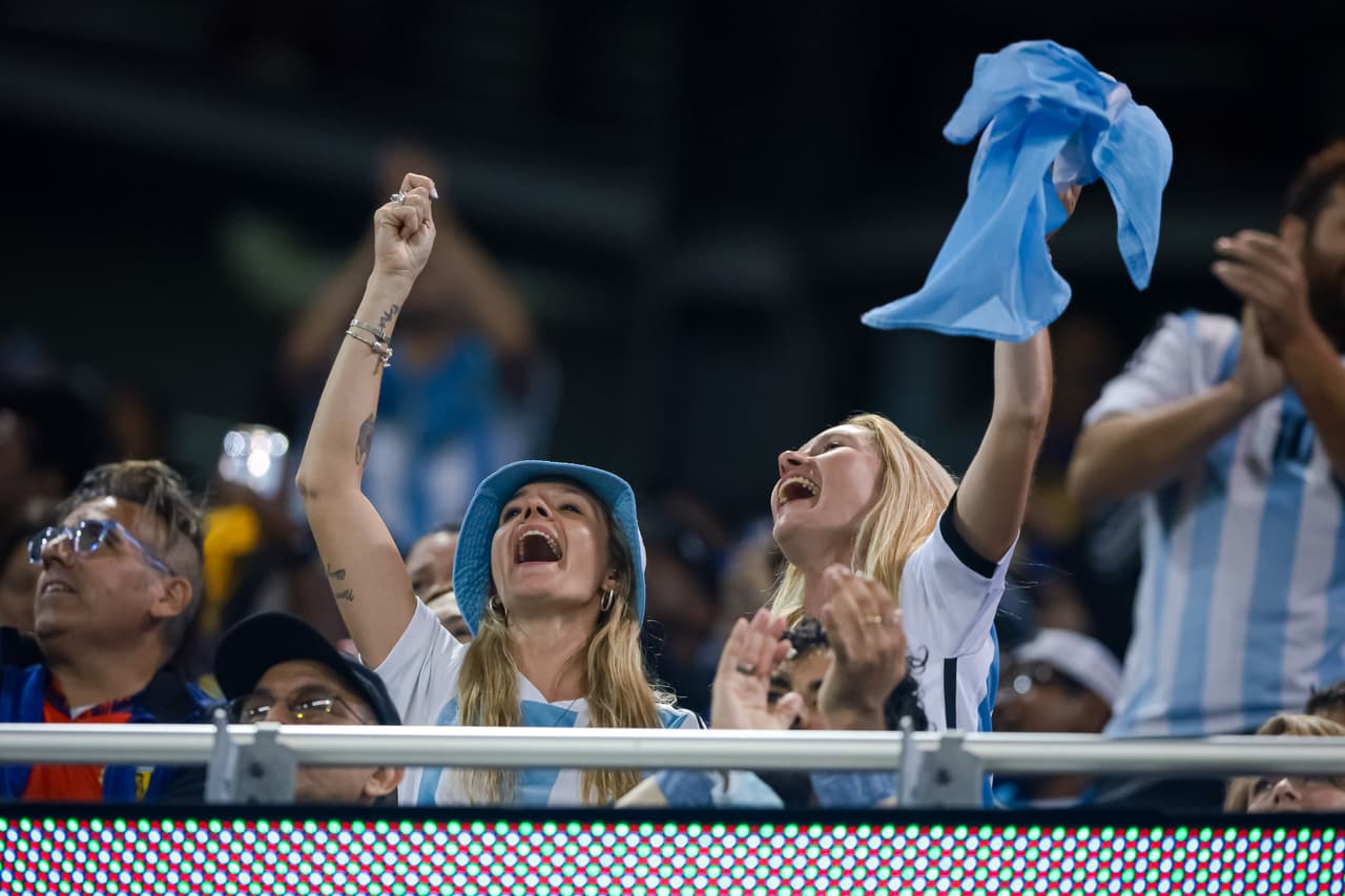 El hogar de los Red Bulls rojiblancos se tinó de la enseña argentina en esa fecha.
<br>