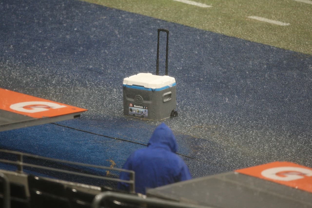 Definitivamente la organización anunció que el partido se aplazaba.
