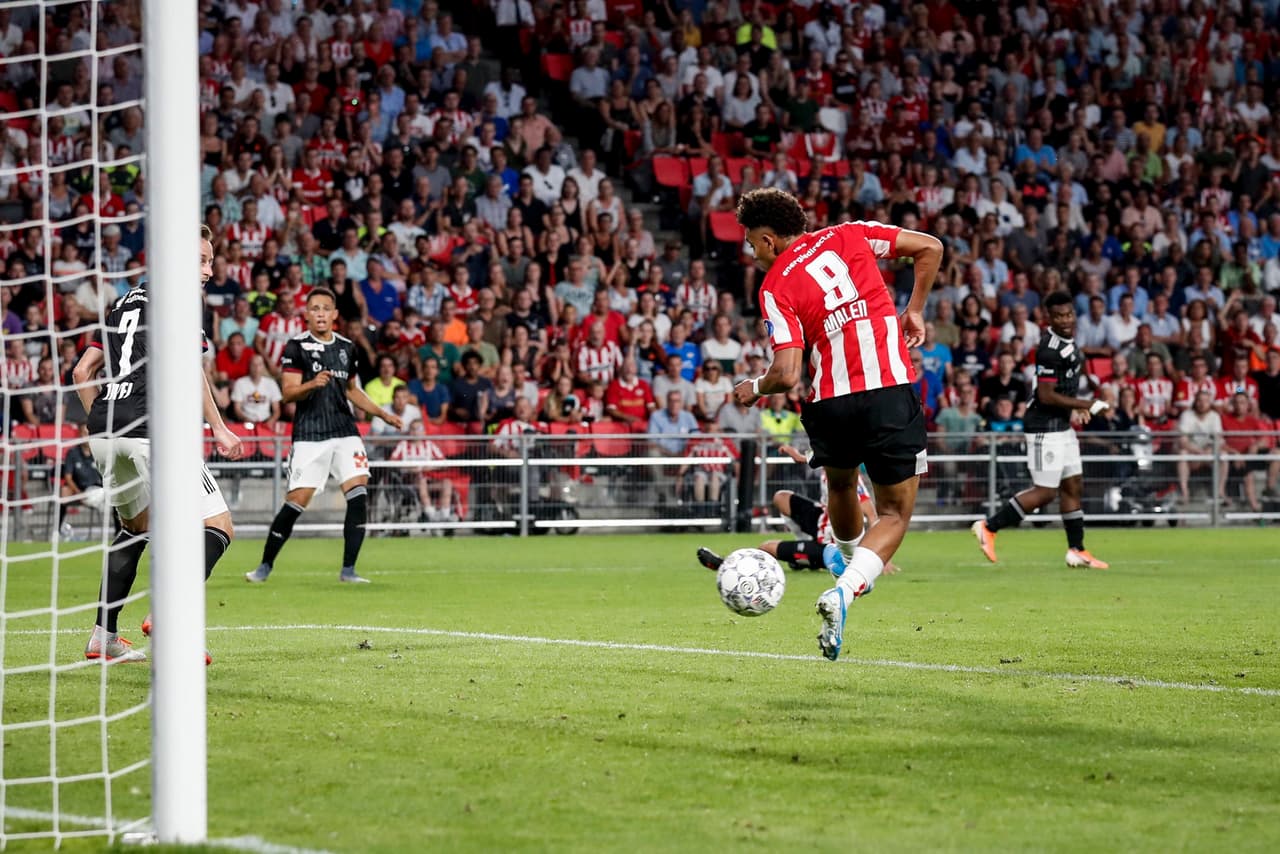 Lozano salió del cambió al 82' y Gutiérrez jugó todo el encuentro, además dió una asistencia.