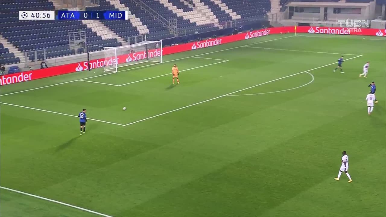 ¡TIRO ATAJADO! disparo por Duván Zapata.