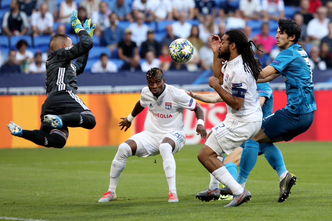 <b>Lyon 1-1 Zenit.</b> Azmoun abrió el marcador para la visita y Memphis empató desde los 11 pasos.