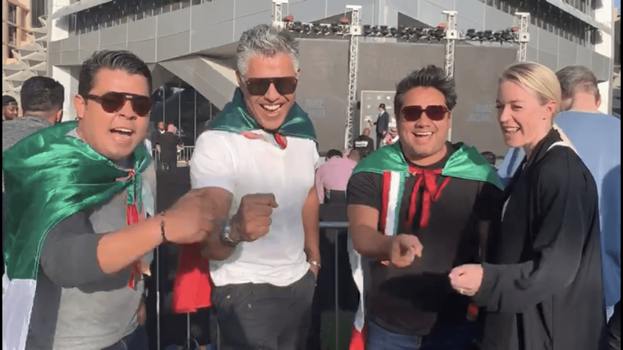 Un cheque con varios ceros; el costó de ver a Andy Ruiz Jr.