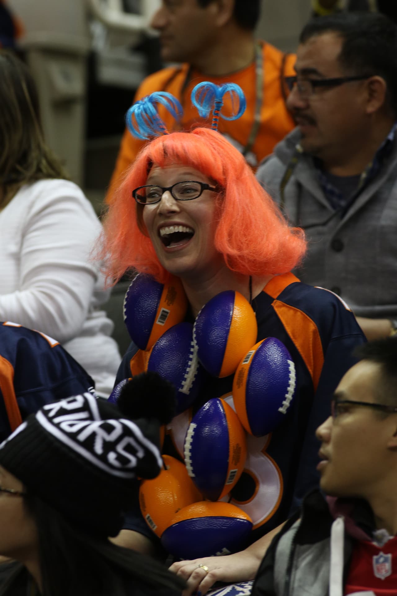 Los jugadores de los Denver Broncos se mostraron relajados durante el Opening Night previo al Super Bowl 50, he aquí sus mejores imágenes.