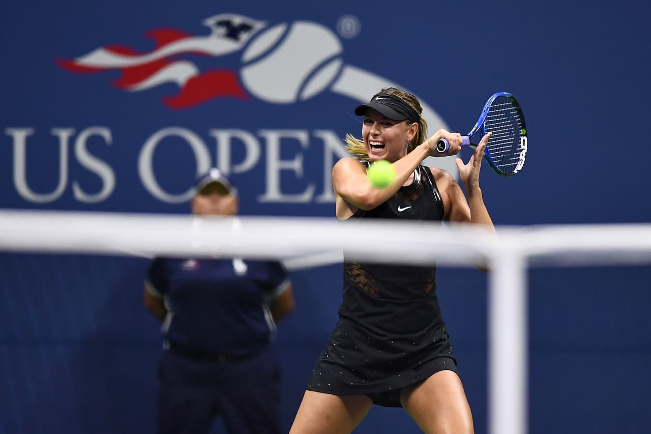 Sharapova hizo su reaparición en Grand Slams en el US Open 2017, pero Halep la puso a sufrir con sus contragolpes y drives.