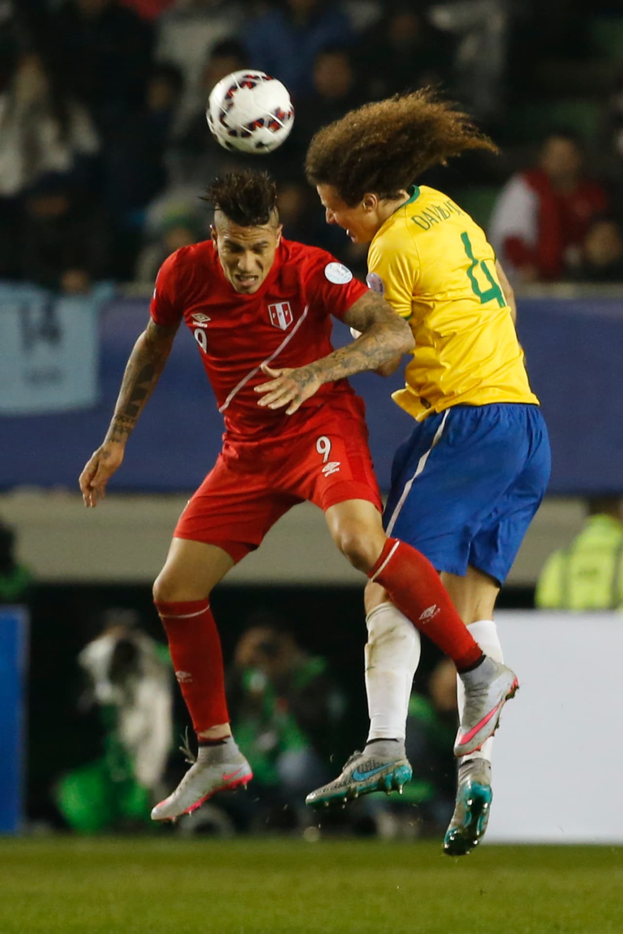 Perú, por momentos trató de buena forma el baló y estuvo cerca de marcar el segundo.