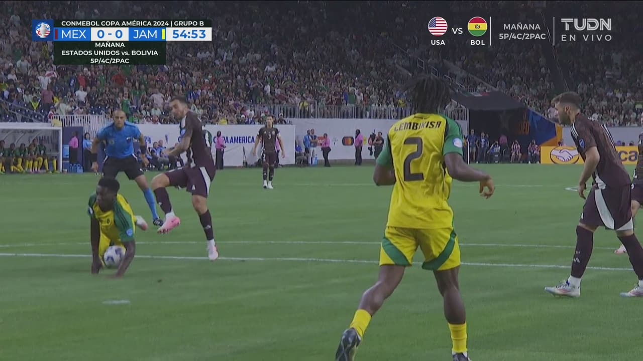 ¡Se pedía penalti! El árbitro no pitó la mano de Bernard