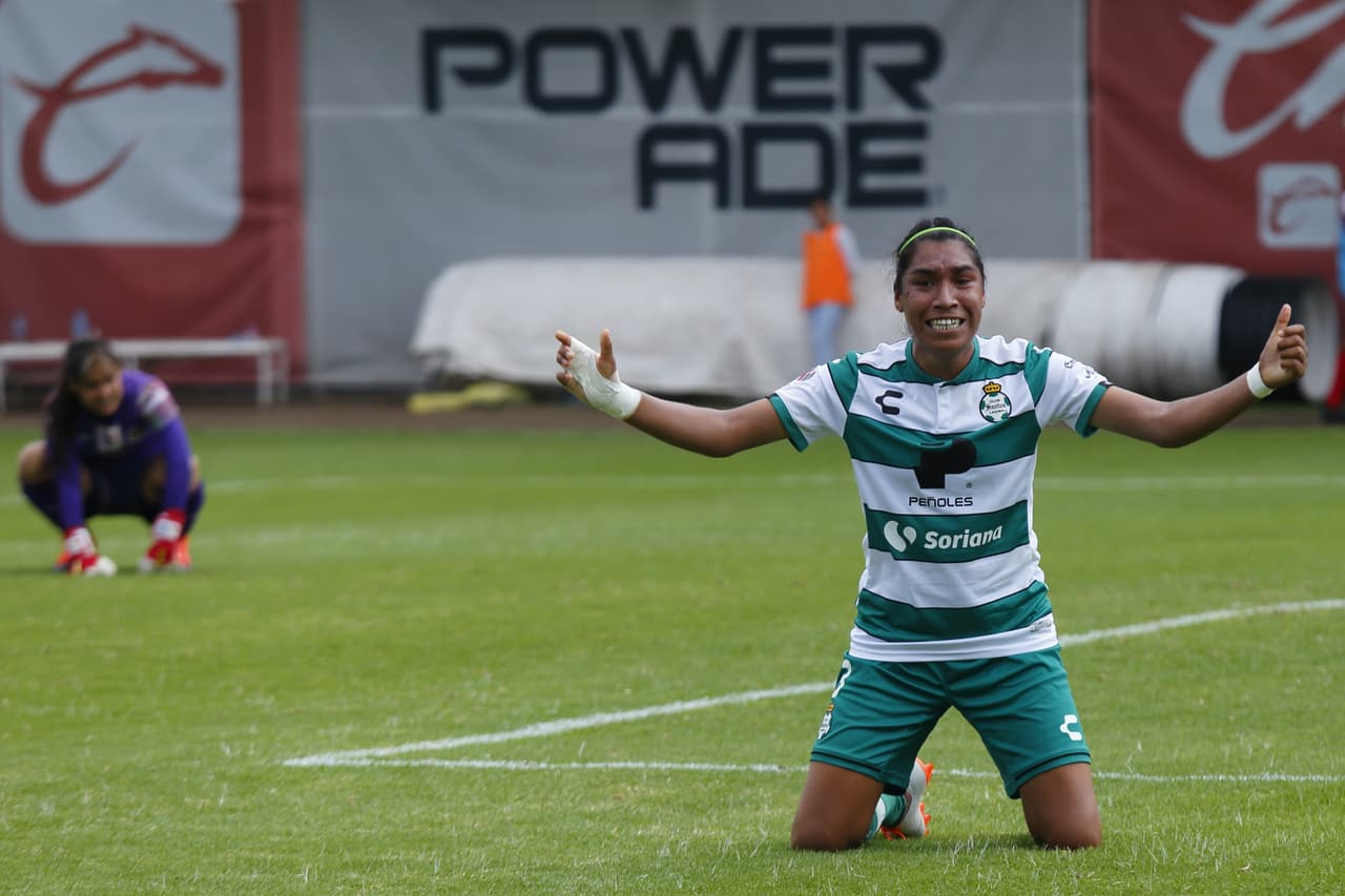 Con hat-trick de Estela Gómez, las de Torreón vencieron a las Chivas en Guadalajara 2-3; Dania Pérez y María Guadalupe Velázquez descontaron por las locales.