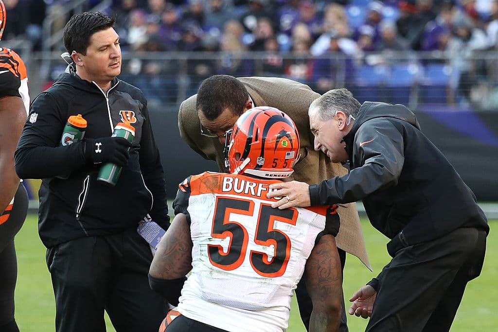 Una lesión en la cadera y conmociones lo limitaron a participar apenas en siete juegos, en los que solamente registró 33 tacleadas, no tuvo capturas ni intercepciones, en lo que ha sido la peor campaña de su carrera.