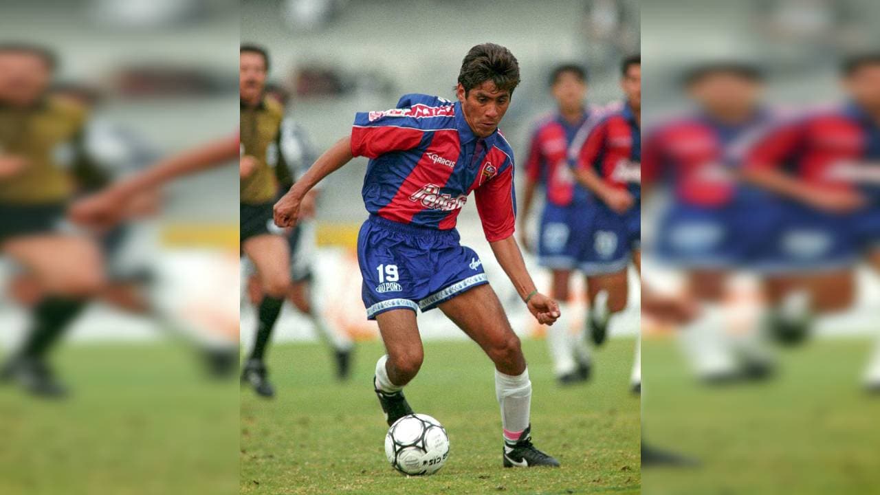 También jugó para el Atlante, donde metió, quizá, el gol más bello de su carrera, una tijera ante el Cruz Azul en el Estadio Azteca.