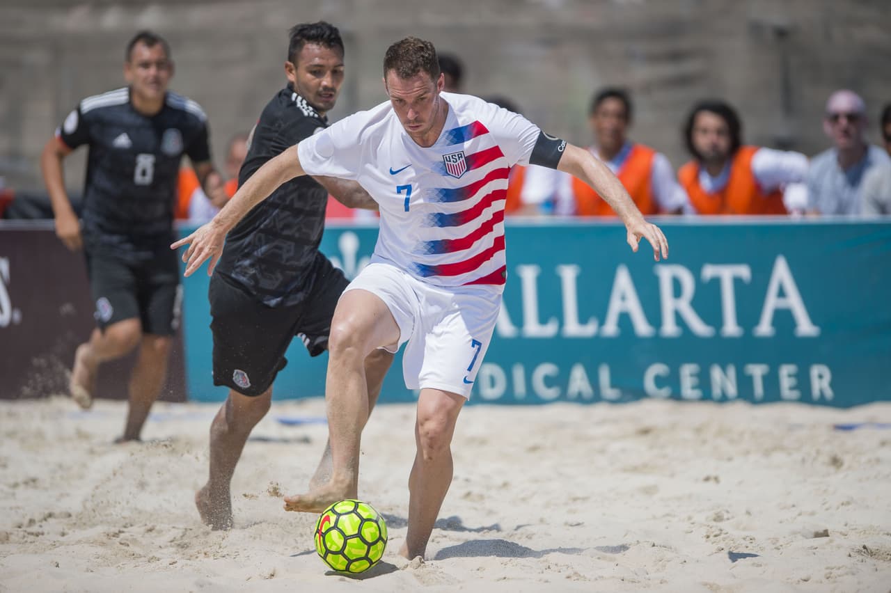 México no la pasó bien en la Final del Premundial de Concacaf de fútbol playa, sin embargo dio la voltereta y ganó 6-2.