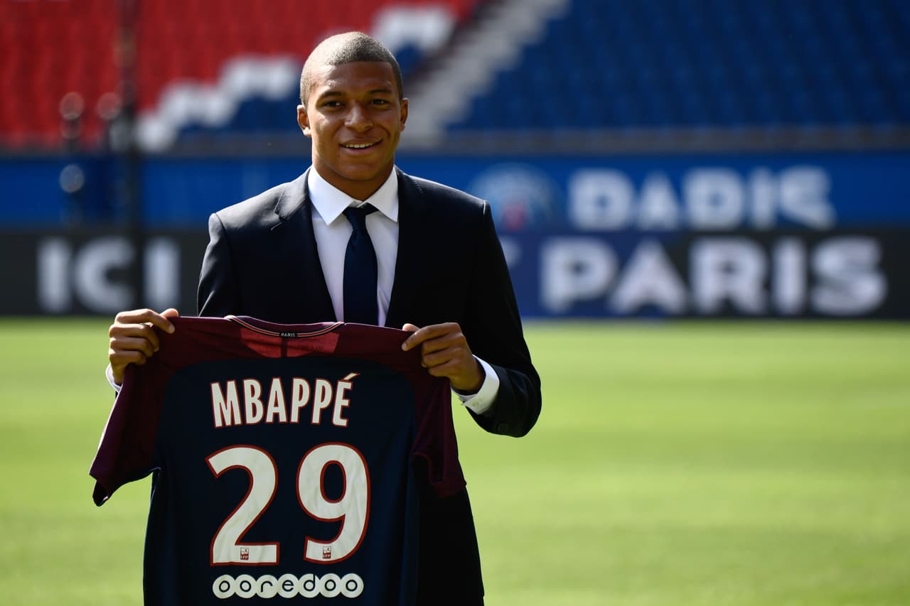 En segundo lugar está Kylian Mbappé, el chico maravilla de Francia, por quien el Paris Saint-Germain pagó 211 millones de dólares al Mónaco, en 2017.