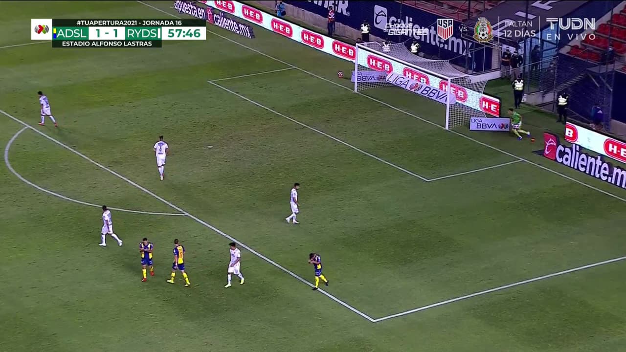 ¡TIRO ATAJADO! disparo por Germán Berterame.